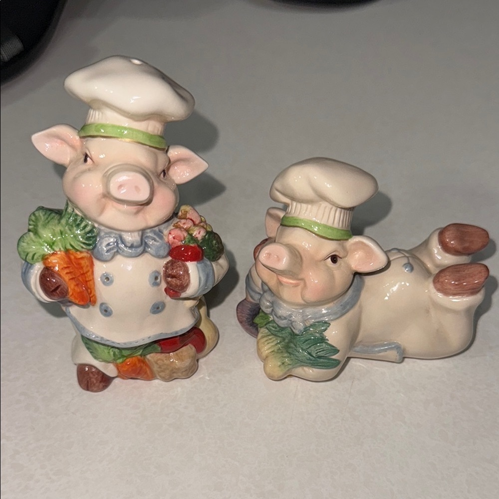 Rare Vintage K&B Chef Pigs Salt and Pepper Shakers EUC Kitschy Kitchen Piggies